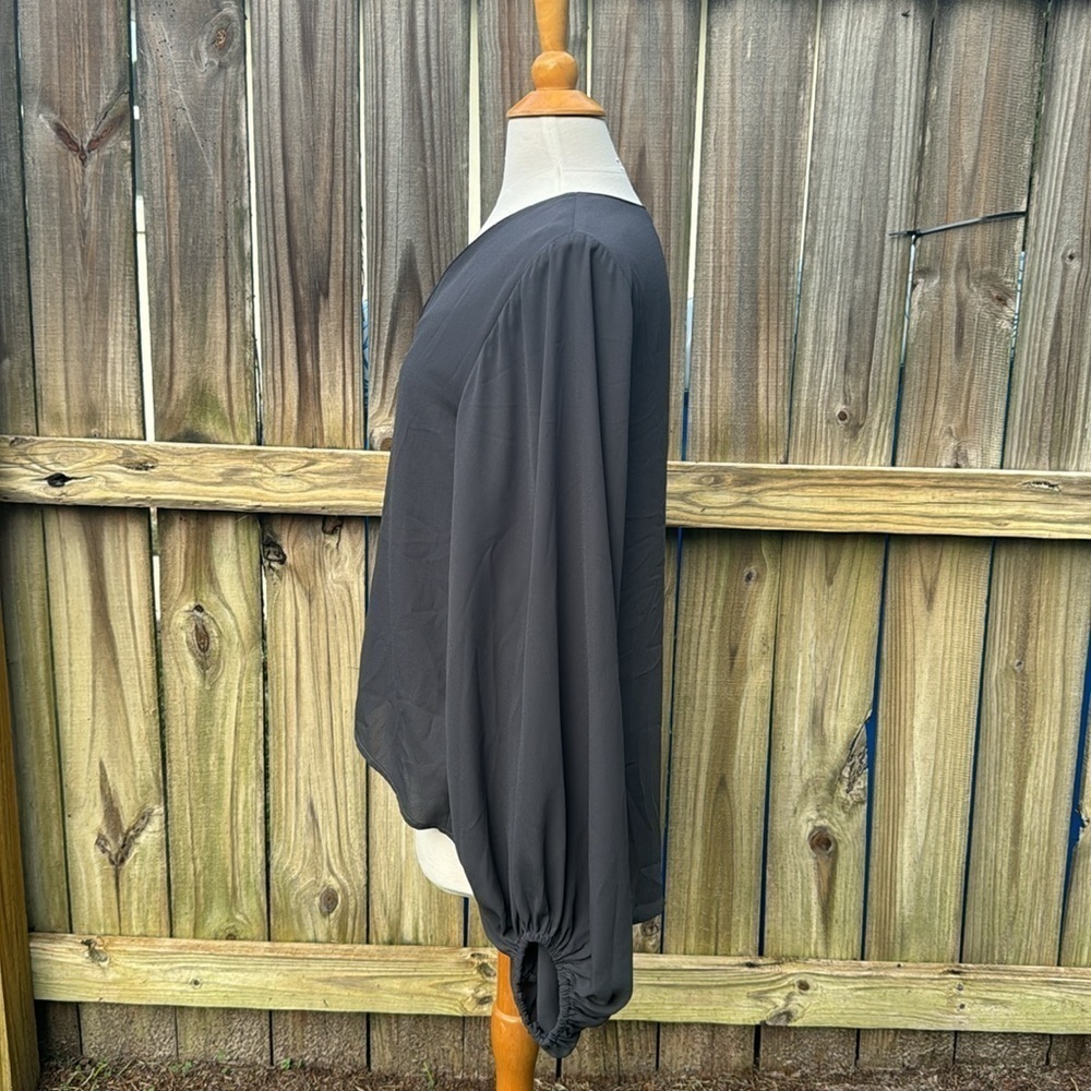 Fab’rik gray balloon sleeve top, size medium - Picture 2 of 5